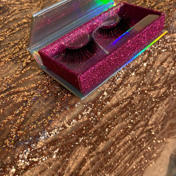 lashes - Picture 4 of 5